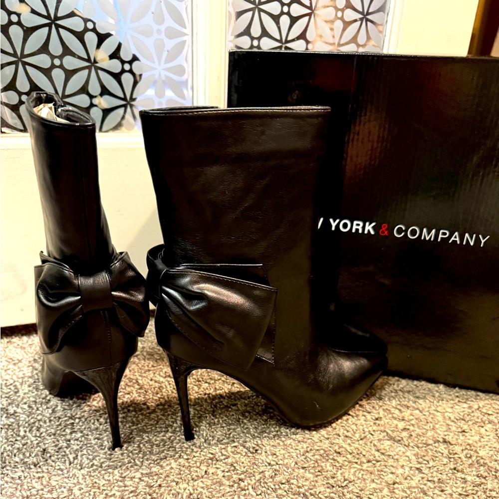 New York & company Mila Black bow stiletto boots sz 7.5